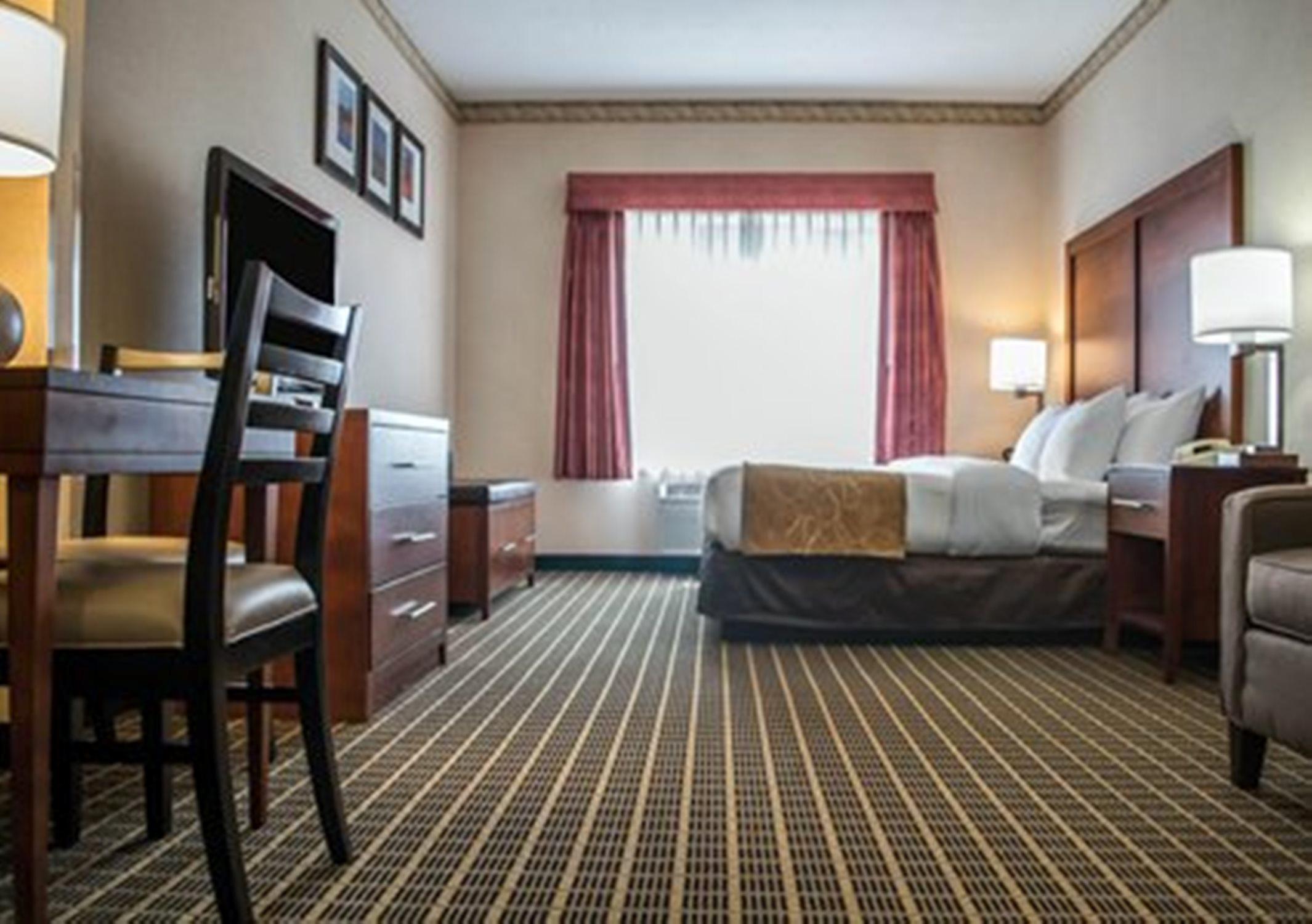 Comfort Suites Lakewood - Denver Exterior photo