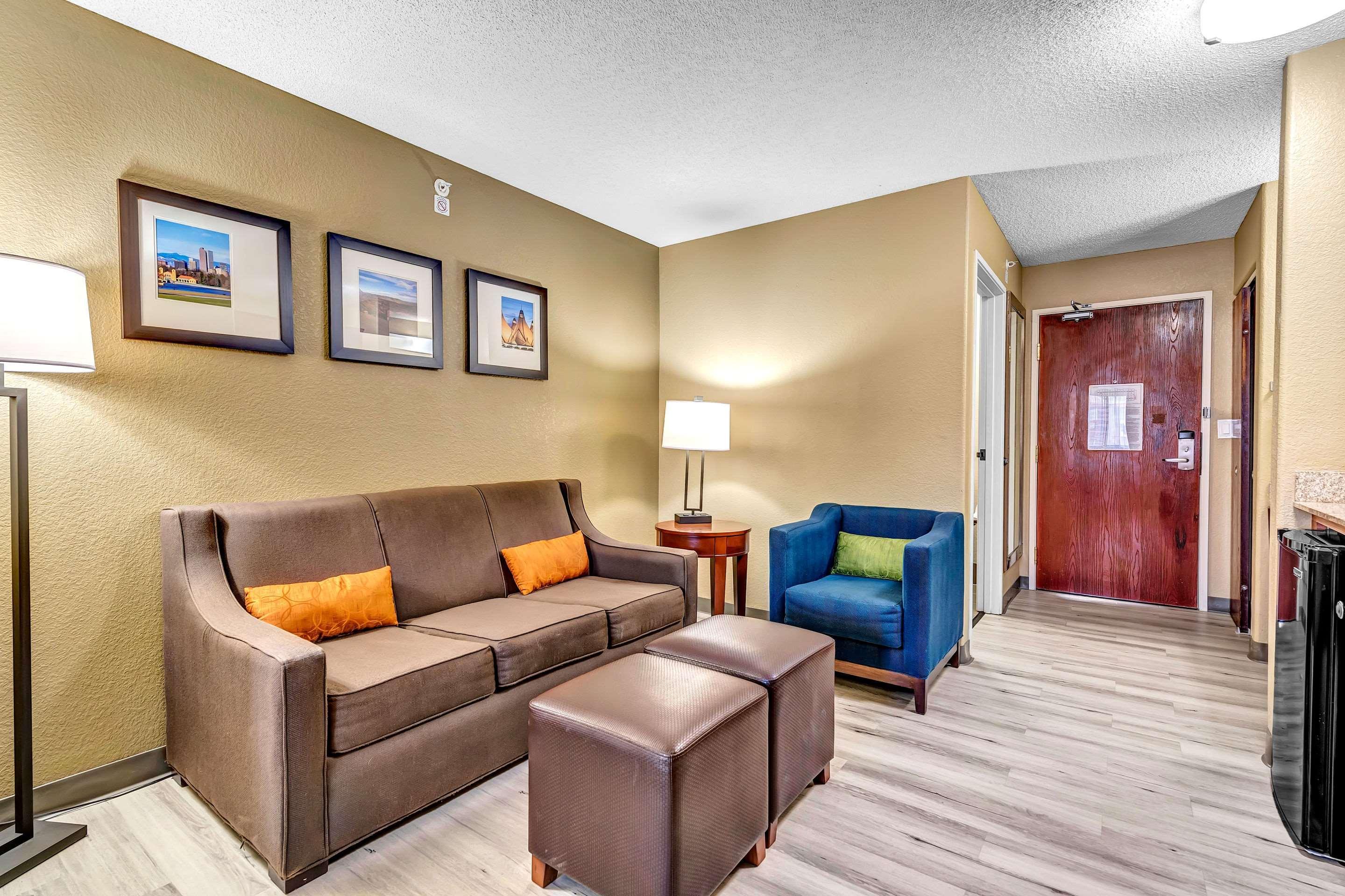 Comfort Suites Lakewood - Denver Exterior photo